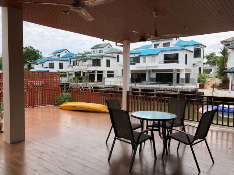 jomtien yacht club house for sale