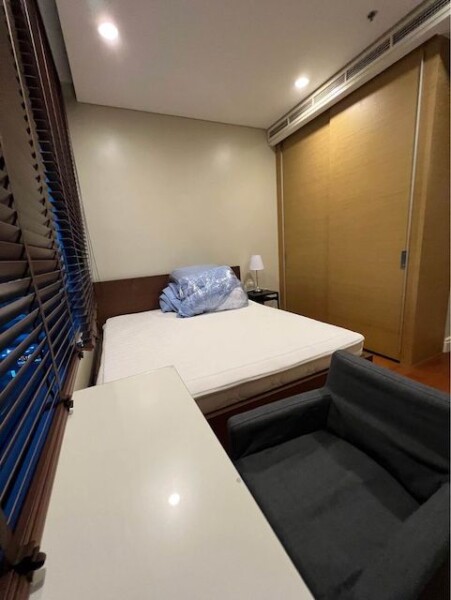 Bright Sukhumvit 24 Private Peaceful Spacious 18th Floor BTS Phrom ...