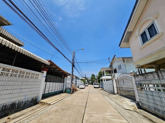 ที่ดิน – 112 SQ.WA 9500000 บาท. ราคาพิเศษ! ทำเลดีมาก