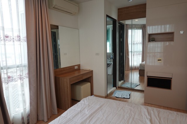 Rhythm Sathorn Safe spacious clean 17th floor BTS Saphan Taksin