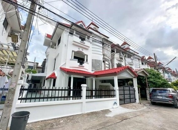 ให้เช่าทาวน์โฮม 4ชั้น Home Avenue อุดมสุข อ่อนนุช สุขุมวิท101/1 (ซอยประวิทย์และเพื่อน)