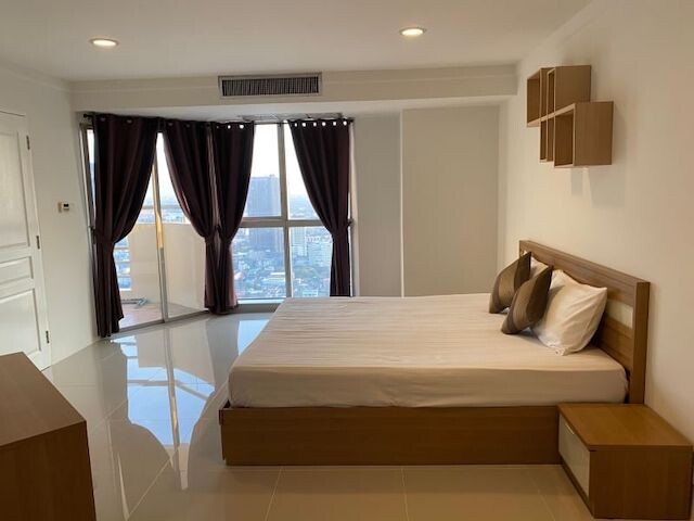 Waterford Sukhumvit 30 convenient spacious 41st floor BTS Phrom Phong