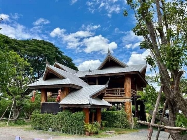 บ้านไม้สักทอง ที่สวยติดลำห้วย สันทราย