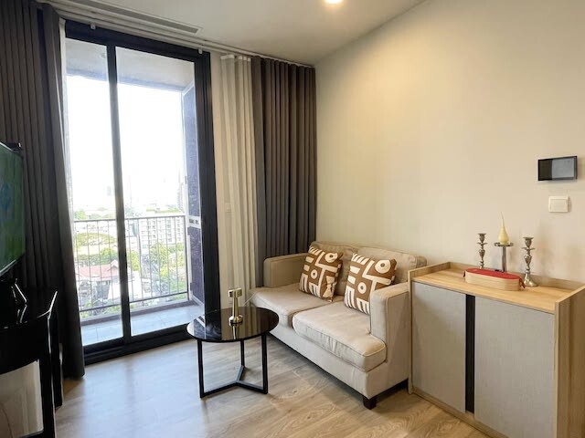 Oka Haus Sukhumvit 36 comfortable clean safe 10th floor BTS Thonglor