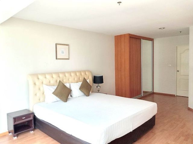 The Capital Sukhumvit 30 Pet Friendly spacious private 2nd floor BTS Phrom Phong